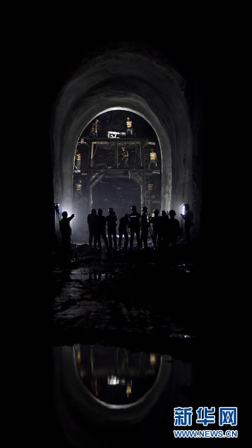 （在習(xí)近平新時(shí)代中國(guó)特色社會(huì)主義思想指引下&mdash;&mdash;新時(shí)代新作為新篇章&middot;習(xí)近平總書記關(guān)切事&middot;圖文互動(dòng)）（7）新機(jī)遇、新引擎&mdash;&mdash;重大工程重大項(xiàng)目建設(shè)新動(dòng)向觀察