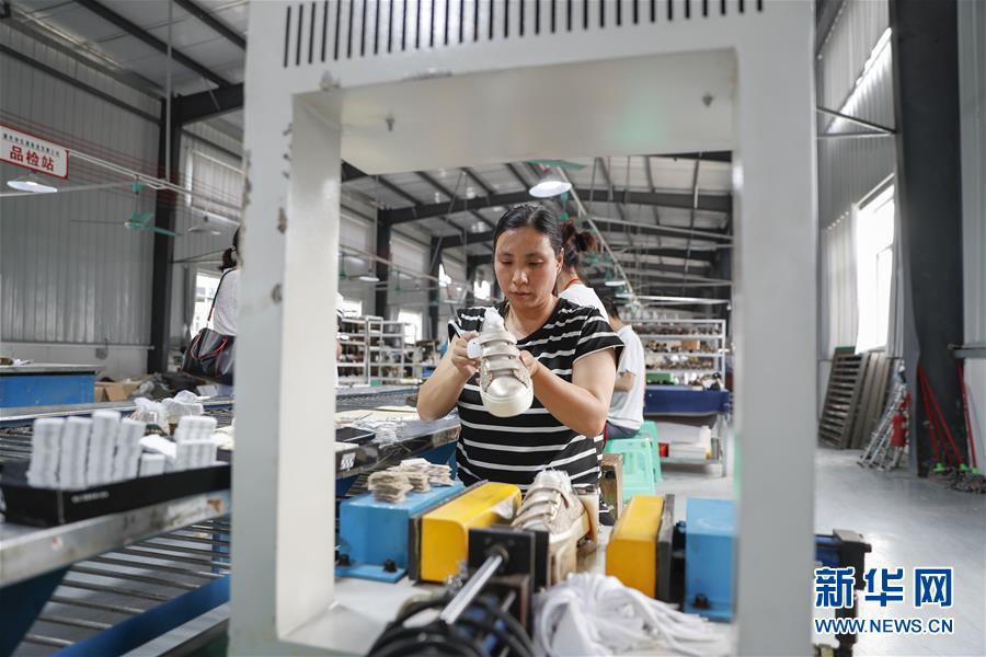 （落實(shí)&ldquo;六穩(wěn)&rdquo;&ldquo;六保&rdquo;一線見聞&middot;圖文互動(dòng)）（2）&ldquo;不讓一名貧困勞動(dòng)力失業(yè)！&rdquo;&mdash;&mdash;三峽庫區(qū)穩(wěn)就業(yè)見聞