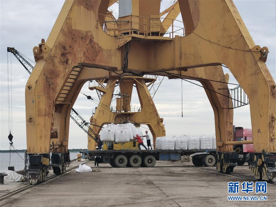 (圖文互動)(2)防疫不松 貿(mào)易暢通——中國“東極”撫遠海關(guān)一線見聞