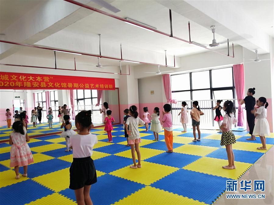 （特別的暑期生活&middot;圖文互動(dòng)）（2）她們的愿望，在這個(gè)假期實(shí)現(xiàn)&mdash;&mdash;廣西隆安易地扶貧搬遷安置區(qū)暑期見(jiàn)聞