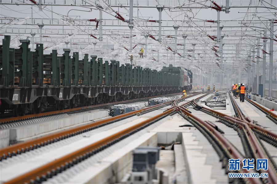 （新華全媒頭條&middot;圖文互動）（2）&ldquo;1毫米&rdquo;之內的智慧與引領&mdash;&mdash;寫在智能高鐵京雄城際全線軌道貫通之際