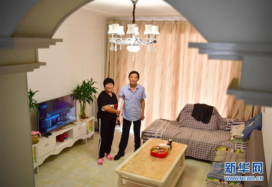 （走向我們的小康生活·圖文互動）（2）“樓上過日子，樓下賺票子”——來自陜西安康的易地扶貧搬遷一線觀察