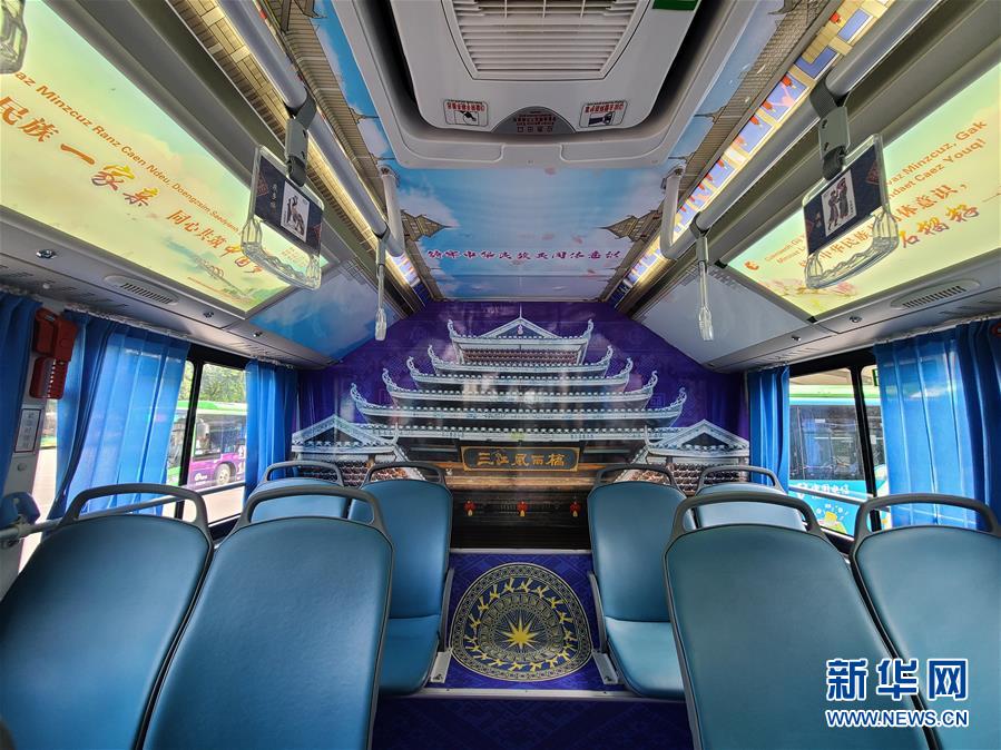 （圖文互動）（2）&ldquo;石榴紅&rdquo;里的民族情&mdash;&mdash;廣西柳州首發(fā)民族團結公交專線見聞