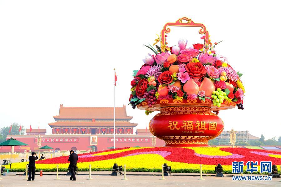 （圖文互動）（2）7小時組裝！18米高巨型“花果籃”亮相天安門廣場