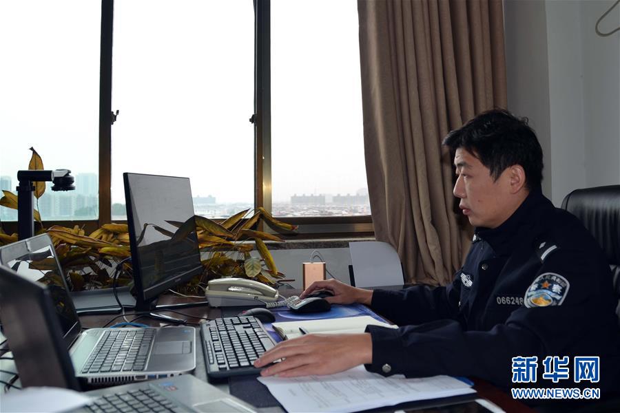 （習近平致敬的戰&ldquo;疫&rdquo;英雄&middot;公安干警篇&middot;圖文互動）（8）他們，抗疫一線鑄警魂