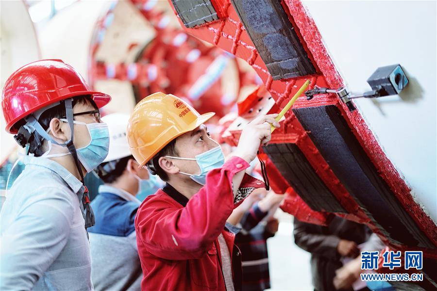 （在習近平新時代中國特色社會主義思想指引下&mdash;&mdash;新時代新作為新篇章&middot;習近平總書記關切事&middot;圖文互動）（1）最有力的支撐，最堅決的攀登&mdash;&mdash;記錄奮戰在復工復產一線的科技工作者