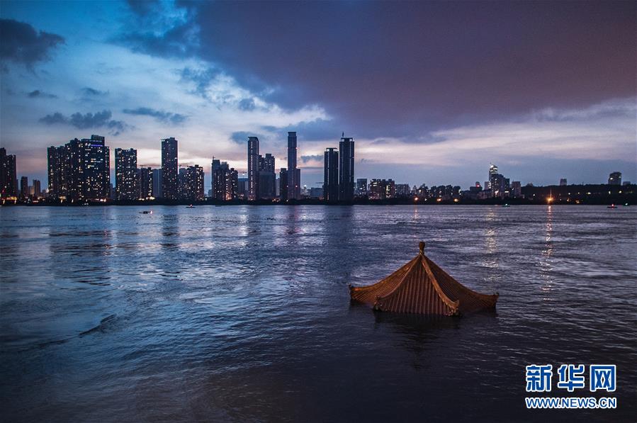 （在習近平新時代中國特色社會主義思想指引下&mdash;&mdash;新時代新作為新篇章&middot;習近平總書記關切事&middot;圖文互動）（1）戰(zhàn)疫魔,斗洪魔&mdash;&mdash;湖北全力應對防疫、防汛疊加&ldquo;雙考&rdquo;