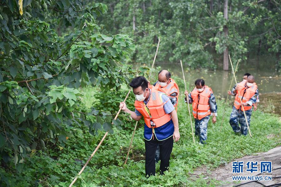 （在習近平新時代中國特色社會主義思想指引下&mdash;&mdash;新時代新作為新篇章&middot;習近平總書記關切事&middot;圖文互動）（2）戰(zhàn)疫魔,斗洪魔&mdash;&mdash;湖北全力應對防疫、防汛疊加&ldquo;雙考&rdquo;