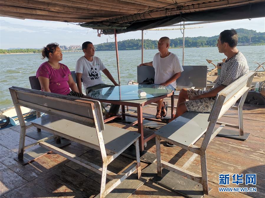 （總書記推動的改革身邊事&middot;生態文明改革篇&middot;圖文互動）（2）特寫：從&ldquo;捕魚人&rdquo;到&ldquo;護魚人&rdquo;&mdash;&mdash;長江漁民上岸后的新生活