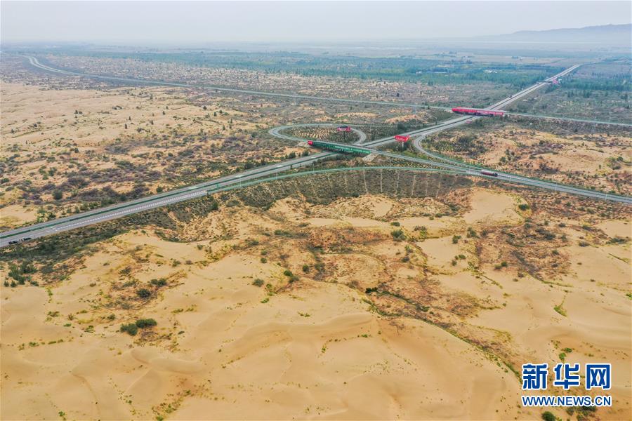 （在習近平新時代中國特色社會主義思想指引下&mdash;&mdash;新時代新作為新篇章&middot;習近平總書記關切事&middot;圖文互動）（11）綠意，在黃沙中鋪展&mdash;&mdash;我國防沙治沙紀實