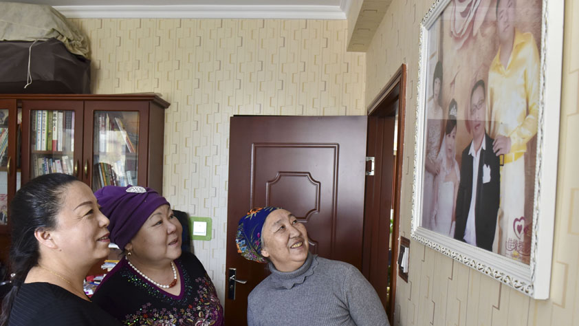 &ldquo;感覺我們就像一家人一樣&rdquo;&mdash;&mdash;維吾爾族親戚拜早年