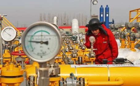 這個春節，他們留在工地和單位過年