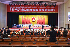 學生代表在大會開始前現場合影