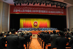 大會開始現場全體觀眾起立鼓掌