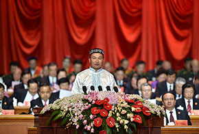 牧民代表牧民阿依特江&middot;帕爾曼發言