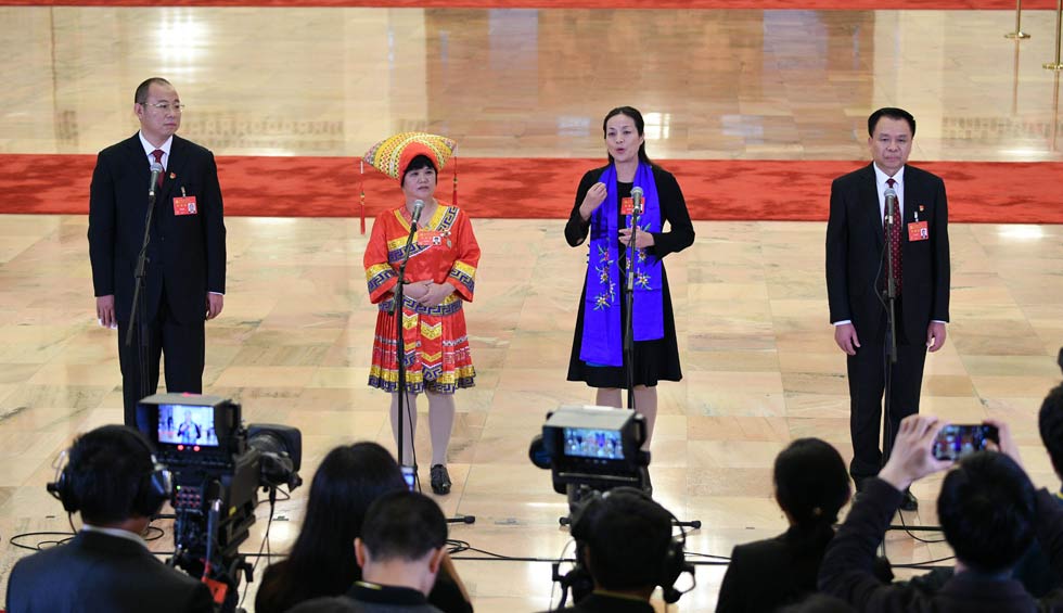 蔡松濤、杜麗群、楊小玲、賈立群接受采訪