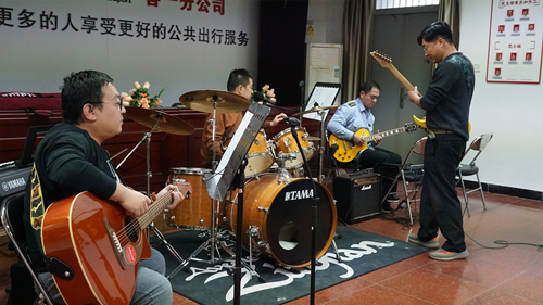 追夢中國人|侯孝輝：左手方向盤，右手麥克風