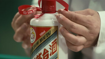 “抱團(tuán)松動(dòng)”！機(jī)構(gòu)慌了？有人急忙賣(mài)茅臺(tái)，有人連夜看周期