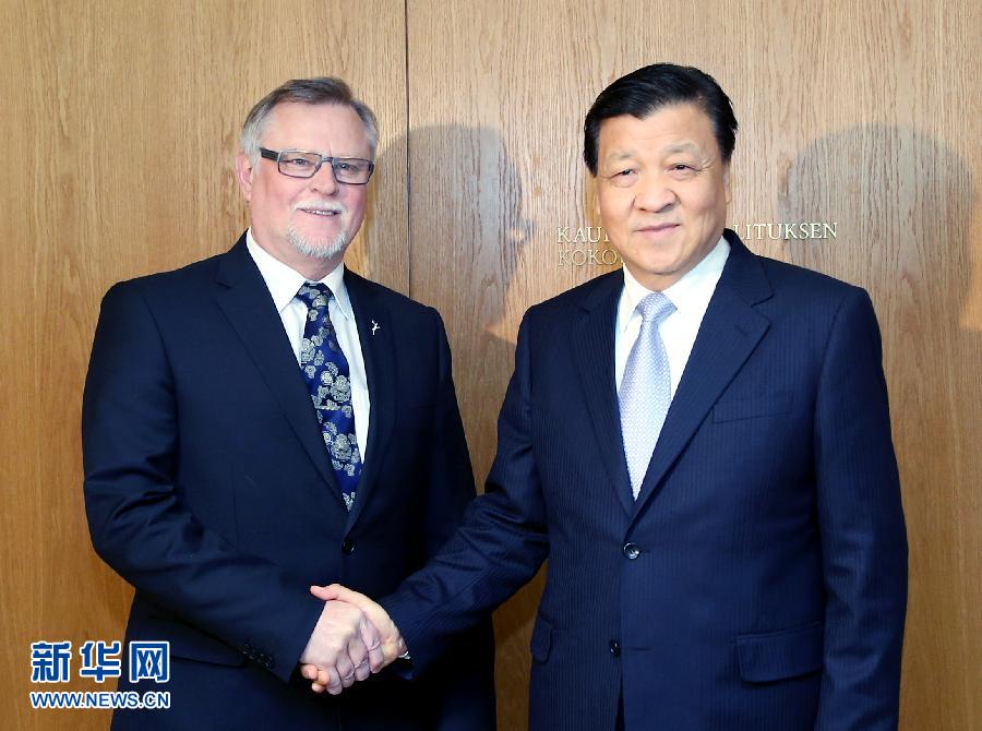 6月14日，中共中央政治局常委、中央書記處書記劉云山在芬蘭羅瓦涅米會見羅瓦涅米市長羅特沃寧。 新華社記者姚大偉攝