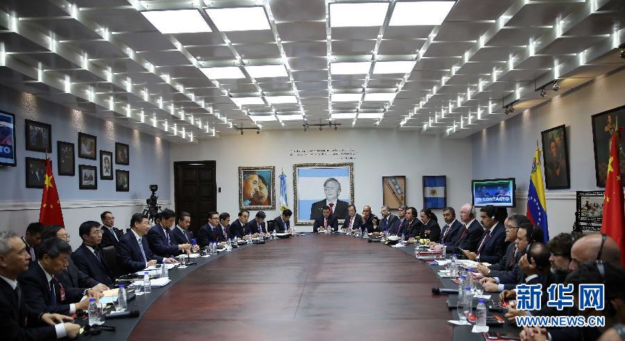 當(dāng)?shù)貢r(shí)間7月20日，國(guó)家主席習(xí)近平在加拉加斯同委內(nèi)瑞拉總統(tǒng)馬杜羅舉行會(huì)談。 新華社記者蘭紅光攝 