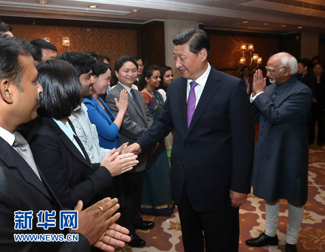 9月18日，國家主席習近平在印度世界事務委員會發(fā)表題為《攜手追尋民族復興之夢》的重要演講。演講結束后，習近平接見中印兩國青年代表。新華社記者 龐興雷 攝