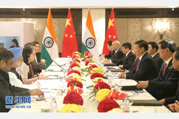 9月19日，國家主席習(xí)近平在新德里會見印度國大黨主席索尼婭&middot;甘地和前總理辛格。 新華社記者姚大偉攝