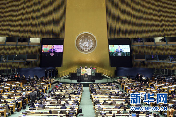 9月23日，國家主席習近平特使、國務院副總理張高麗在紐約聯(lián)合國總部出席聯(lián)合國氣候峰會，在峰會全會上發(fā)表題為《凝聚共識　落實行動構建合作共贏的全球氣候治理體系》的講話。 新華社記者 殷博古 攝