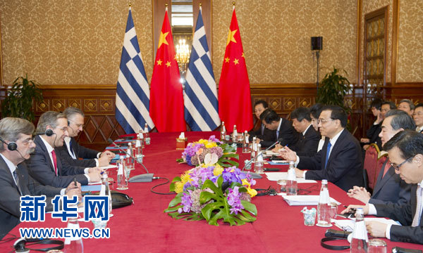 10月16日，中國國務(wù)院總理李克強在意大利米蘭會見希臘總理薩馬拉斯。 新華社記者 謝環(huán)馳 攝