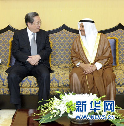 11月6日，正在巴林進行正式友好訪問的全國政協主席俞正聲在麥納麥與巴林協商會議主席阿里舉行會談。 新華社記者 張鐸 攝