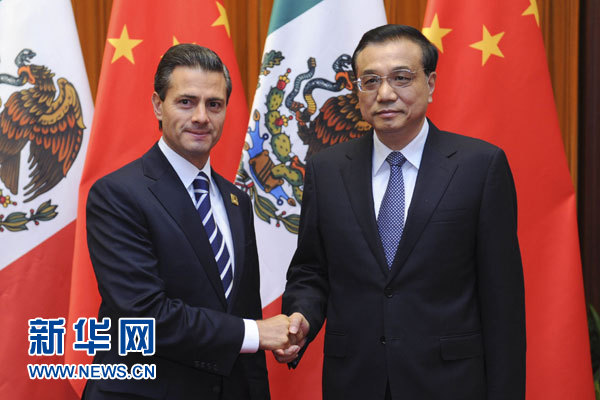 11月11日，國務(wù)院總理李克強在北京人民大會堂會見來華進行國事訪問并出席亞太經(jīng)合組織第二十二次領(lǐng)導(dǎo)人非正式會議的墨西哥總統(tǒng)培尼亞。新華社記者張鐸攝
