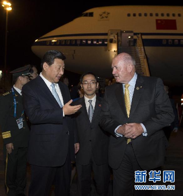 11月14日，中國國家主席習近平抵達布里斯班，出席二十國集團領導人第九次峰會，并對澳大利亞進行國事訪問。這是習近平在機場受到澳大利亞聯邦總督科斯格羅夫的迎接。新華社記者 李學仁 攝