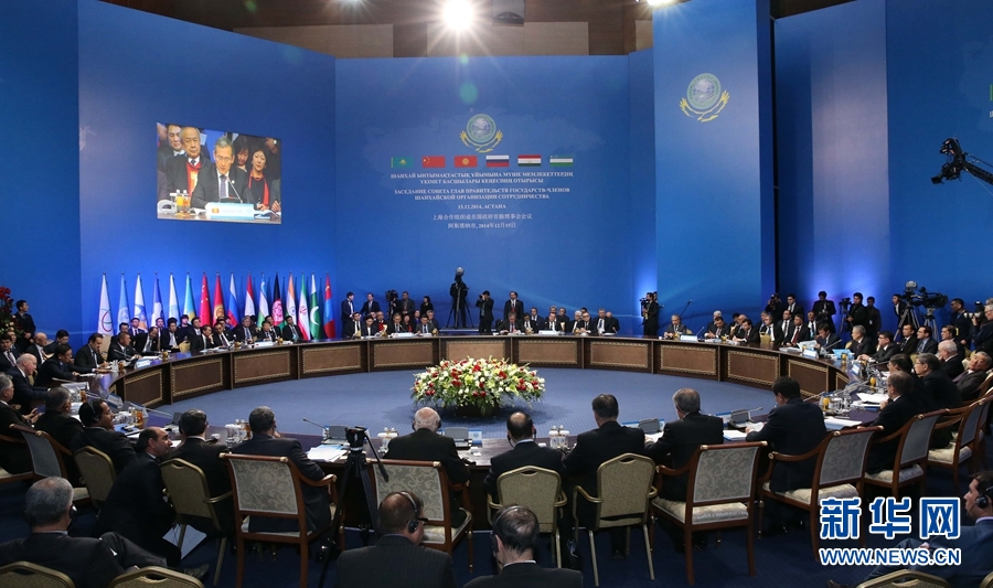 12月15日，中國(guó)國(guó)務(wù)院總理李克強(qiáng)在阿斯塔納出席上海合作組織成員國(guó)政府首腦理事會(huì)第十三次會(huì)議。 新華社記者 龐興雷 攝