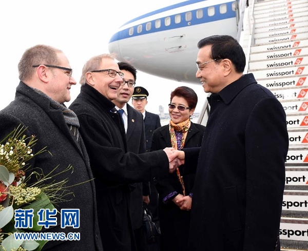 1月20日，中國國務院總理李克強抵達瑞士蘇黎世，出席達沃斯世界經濟論壇年會并對瑞士進行工作訪問。 新華社記者 饒愛民 攝 