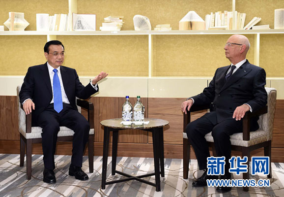 1月20日，中國國務(wù)院總理李克強(qiáng)在瑞士達(dá)沃斯會(huì)見世界經(jīng)濟(jì)論壇主席施瓦布。新華社記者 李濤 攝