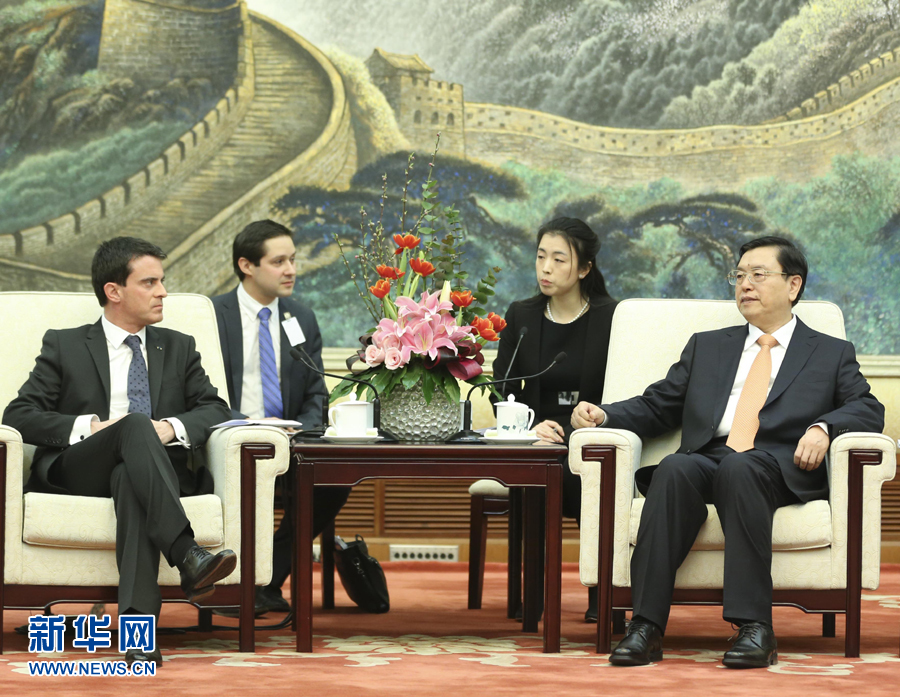 1月30日，中國全國人大常委會委員長張德江在北京人民大會堂會見法國總理瓦爾斯。 新華社記者丁林 攝 