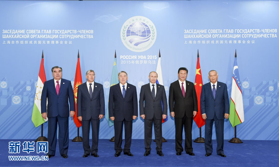 7月10日，上海合作組織成員國元首理事會第十五次會議在俄羅斯烏法舉行。國家主席習(xí)近平出席會議并發(fā)表重要講話。這是會前，成員國元首集體合影。新華社記者 李學(xué)仁 攝