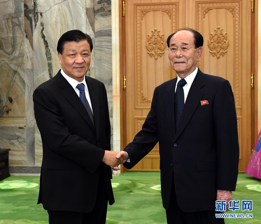 10月10日，正在朝鮮訪問(wèn)的中共中央政治局常委、中央書(shū)記處書(shū)記劉云山在平壤會(huì)見(jiàn)朝鮮勞動(dòng)黨中央政治局常委、最高人民會(huì)議常任委員會(huì)委員長(zhǎng)金永南。 新華社記者 饒愛(ài)民 攝