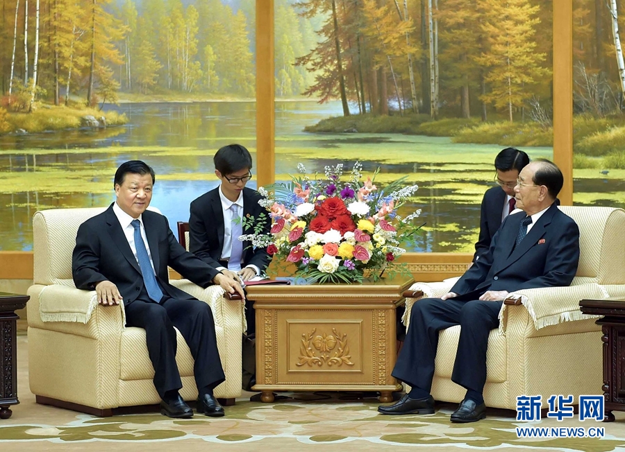 10月10日，正在朝鮮訪問(wèn)的中共中央政治局常委、中央書(shū)記處書(shū)記劉云山在平壤會(huì)見(jiàn)朝鮮勞動(dòng)黨中央政治局常委、最高人民會(huì)議常任委員會(huì)委員長(zhǎng)金永南。 新華社記者 李濤 攝