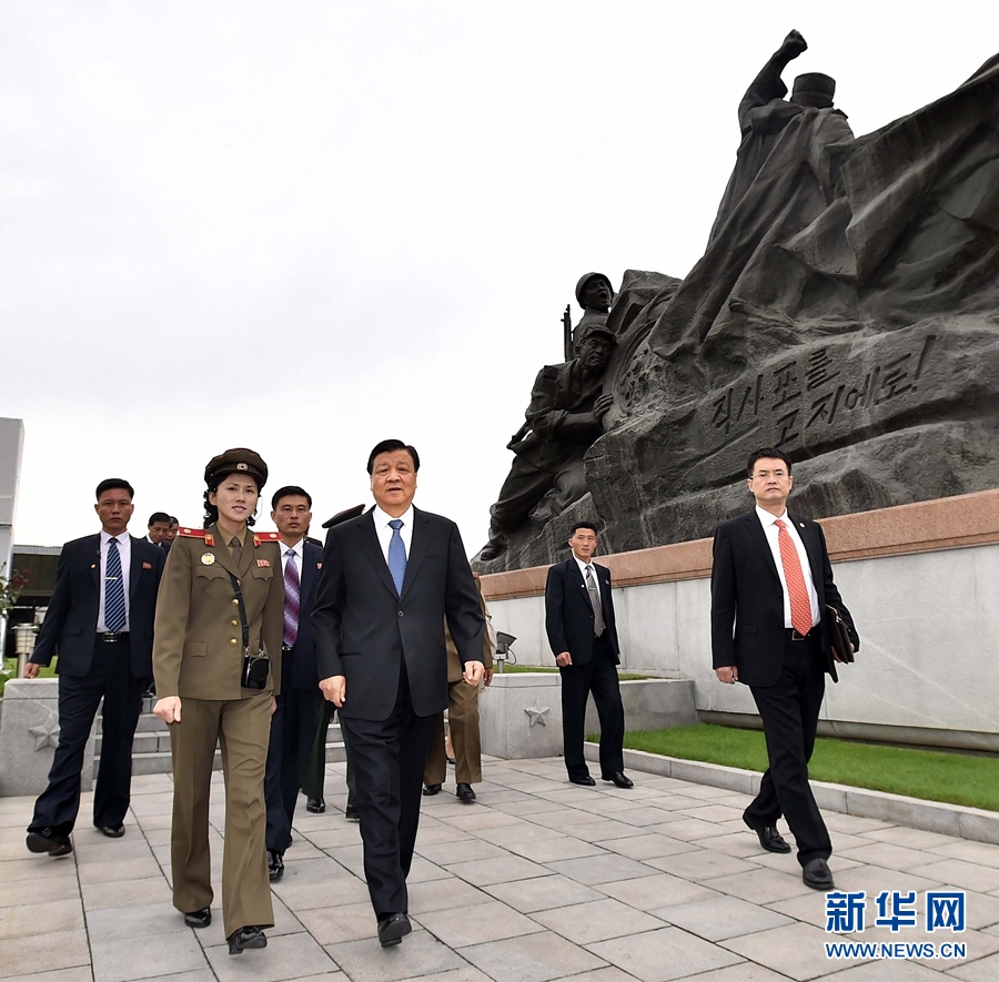 10月10日，正在朝鮮訪問(wèn)的中共中央政治局常委、中央書(shū)記處書(shū)記劉云山在平壤參觀朝鮮祖國(guó)解放戰(zhàn)爭(zhēng)勝利紀(jì)念館。 新華社記者 李濤 攝