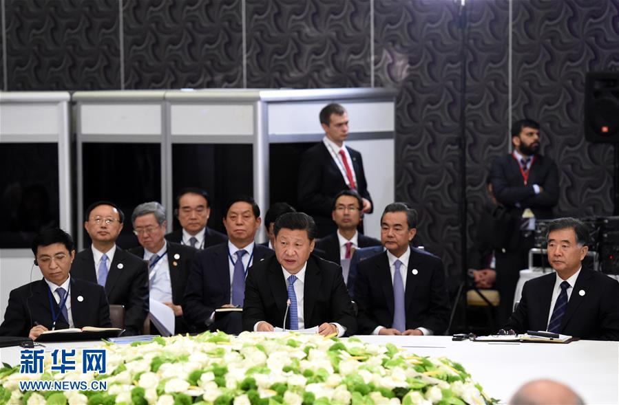  11月15日，金磚國家領(lǐng)導人非正式會晤在土耳其安塔利亞舉行，中國國家主席習近平、俄羅斯總統(tǒng)普京、印度總理莫迪、南非總統(tǒng)祖馬、巴西總統(tǒng)羅塞夫出席。習近平在會上發(fā)表題為《開拓機遇應對挑戰(zhàn)》的重要講話。 新華社記者 饒愛民 攝 