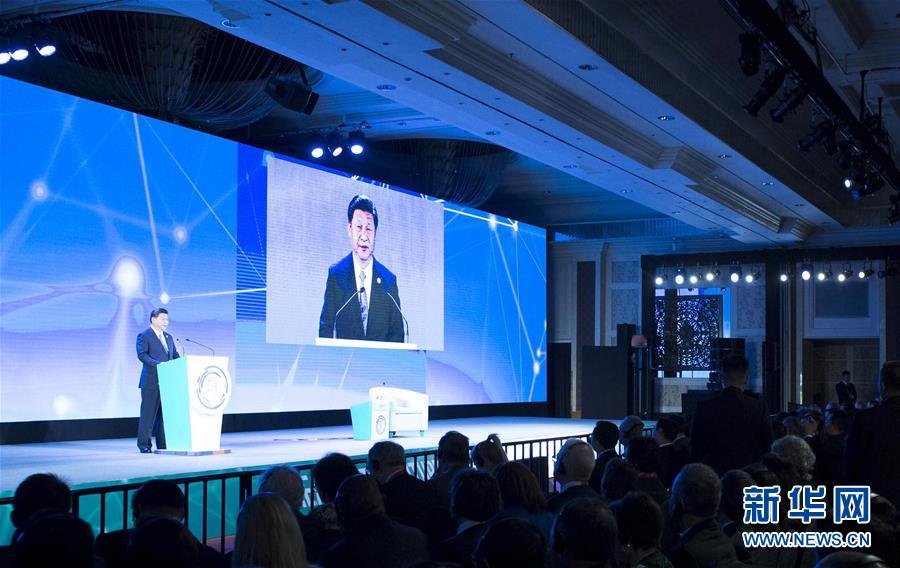 11月18日，國家主席習(xí)近平在菲律賓馬尼拉出席亞太經(jīng)合組織（APEC）工商領(lǐng)導(dǎo)人峰會并發(fā)表主旨演講。 新華社記者 王曄 攝 