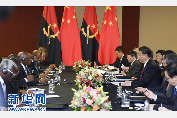 12月3日，國家主席習近平在約翰內斯堡會見安哥拉總統多斯桑托斯。 新華社記者 謝環馳 攝