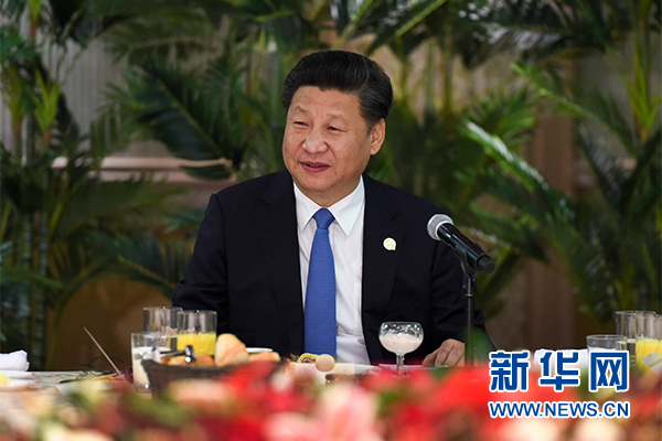 12月4日，國家主席習(xí)近平在約翰內(nèi)斯堡集體會見13位非洲國家領(lǐng)導(dǎo)人。 新華社記者 謝環(huán)馳 攝