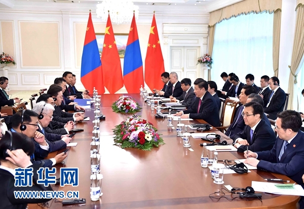 6月23日，國家主席習近平在塔什干會見蒙古國總統額勒貝格道爾吉。 新華社記者李濤攝