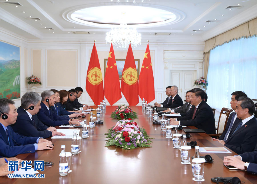 6月24日，國家主席習近平在烏茲別克斯坦塔什干會見吉爾吉斯斯坦總統阿坦巴耶夫。 新華社記者 馬占成 攝