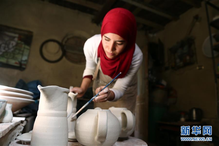 （國(guó)際&middot;圖文互動(dòng)）（3）通訊：埃及傳統(tǒng)陶藝村煥發(fā)現(xiàn)代魅力