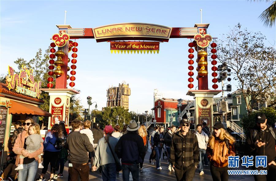 （國際&middot;圖文互動）（11）通訊：美國迪士尼加州冒險樂園紅紅火火迎鼠年