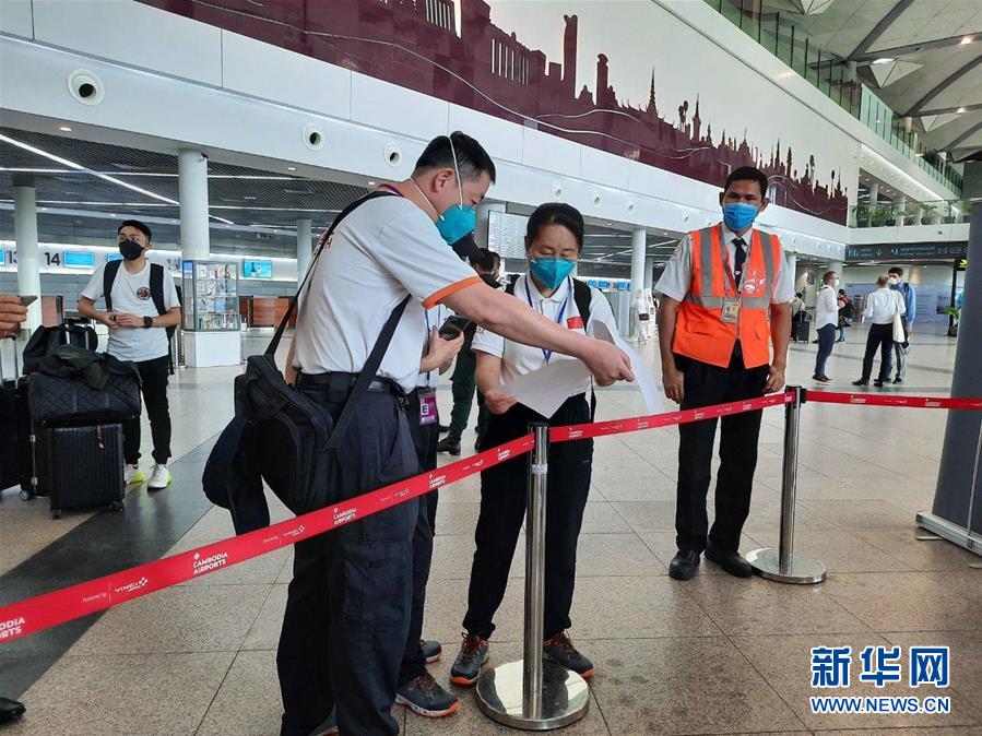 （國(guó)際疫情&middot;圖文互動(dòng)）（1）&ldquo;工作忙碌又細(xì)致，經(jīng)驗(yàn)豐富又專(zhuān)業(yè)&rdquo;&mdash;&mdash;一名柬埔寨青年眼中的中國(guó)援柬抗疫醫(yī)療專(zhuān)家組