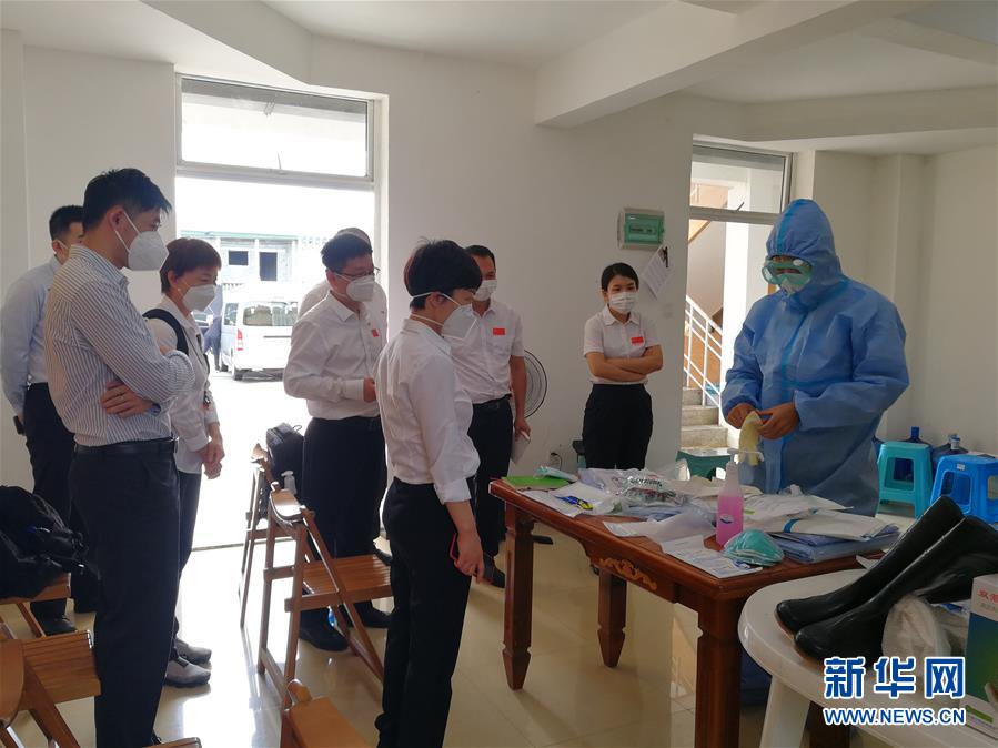 （國(guó)際疫情&middot;圖文互動(dòng)）（3）中國(guó)醫(yī)療專家組為赤道幾內(nèi)亞抗疫帶來(lái)&ldquo;希望之光&rdquo;