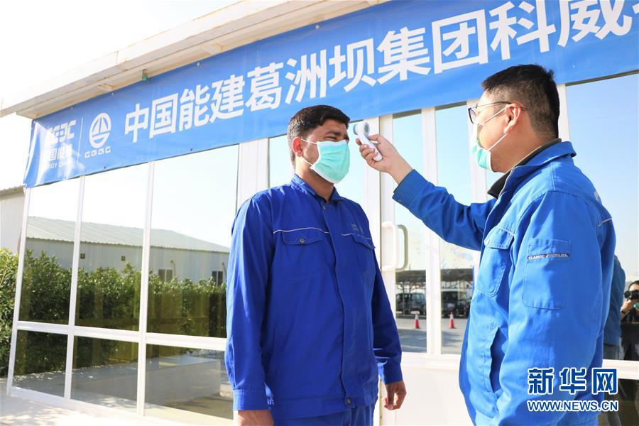 （國際疫情&middot;圖文互動）（6）通訊：防疫、生產兩不誤，沙漠現&ldquo;棋盤&rdquo;&mdash;&mdash;記中企承建科威特住房基建項目